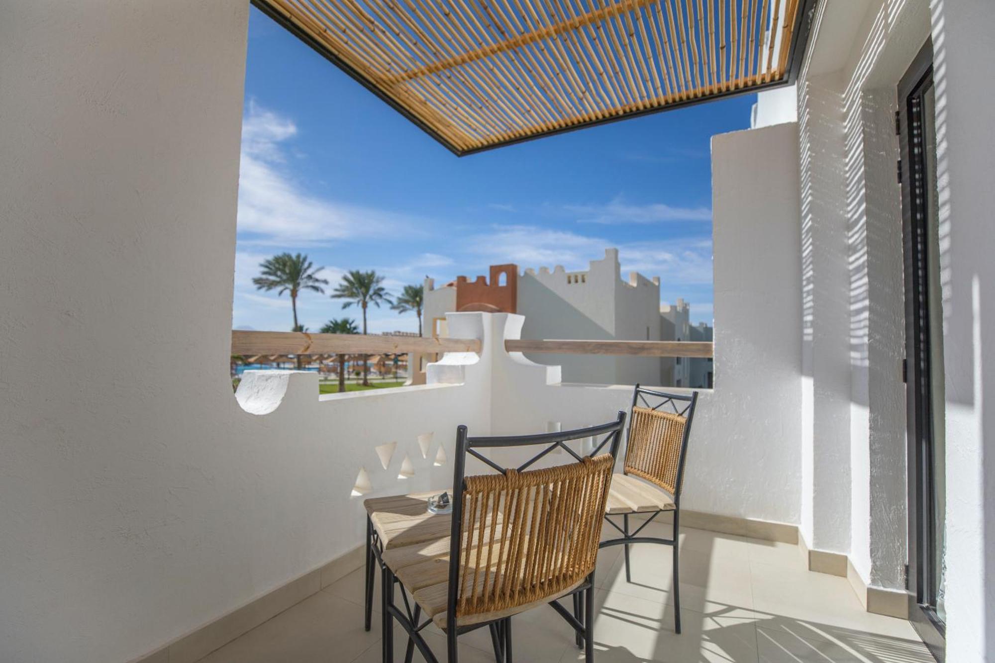 Sunrise Tucana Resort Grand Select Hurghada Quarto foto A balcony